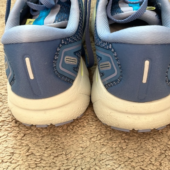 Brooks Ghost running size 6 - Picture 3 of 6